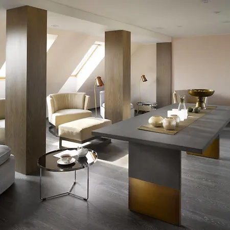 Old Town Square By Emblem Appart hôtel