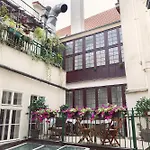 Old Town Square By Emblem Lejlighedshotel 5*