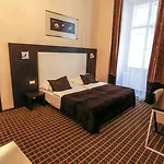 Old Town Square By Emblem Lejlighedshotel 5*