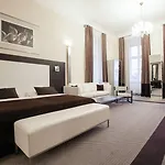 Old Town Square By Emblem Aparthotel Prague