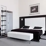 Aparthotel Old Town Square By Emblem