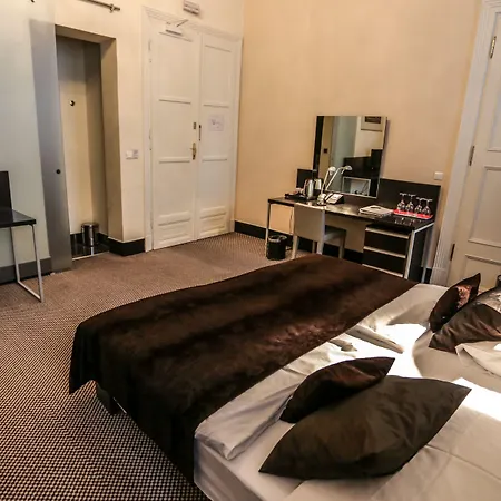 Apartmanhotel Old Town Square By Emblem 5*