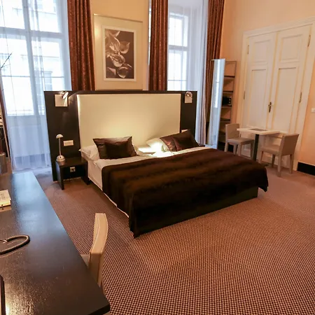 Apartmanhotel Old Town Square By Emblem 5*