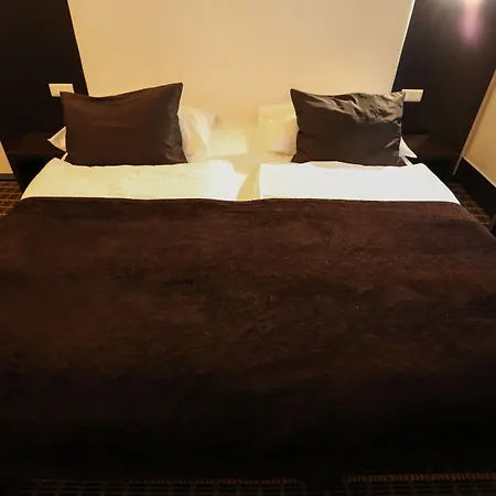 Old Town Square By Emblem Apartmanhotel