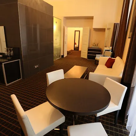 Apartmanhotel Old Town Square By Emblem Prága