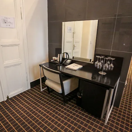 Old Town Square By Emblem Apartmanhotel Prága