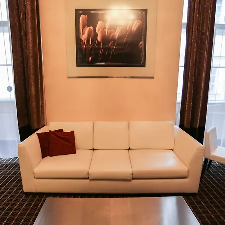 Old Town Square By Emblem Prága