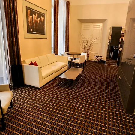 Apartmanhotel Old Town Square By Emblem 5*