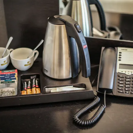 Old Town Square By Emblem Prága