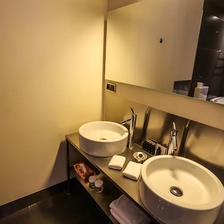 Old Town Square By Emblem Apartmanhotel