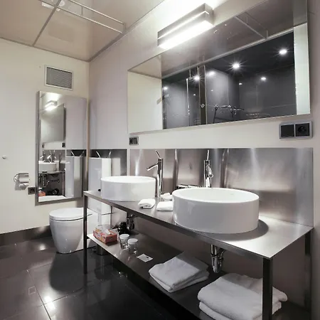 Old Town Square By Emblem Prága