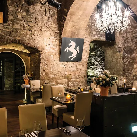 Old Town Square By Emblem 5* Prága