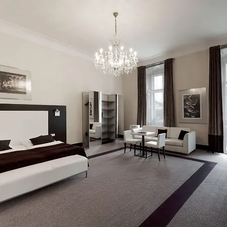 Old Town Square By Emblem Prága