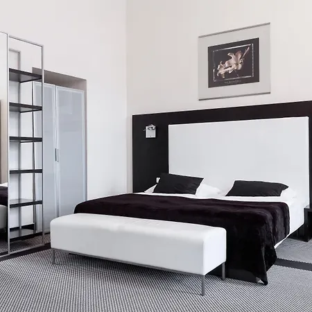 Aparthotel Old Town Square By Emblem