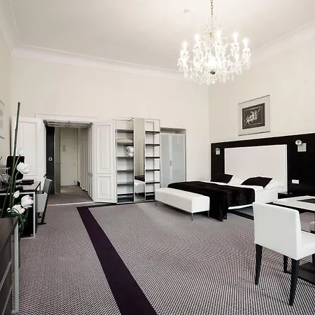 Old Town Square By Emblem Apartmanhotel Prága