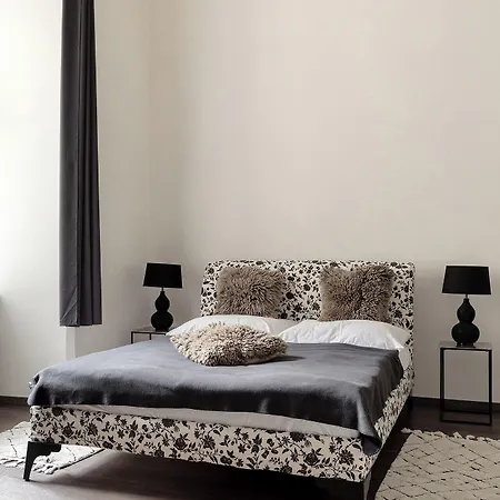 Old Town Square By Emblem Apartmanhotel Prága