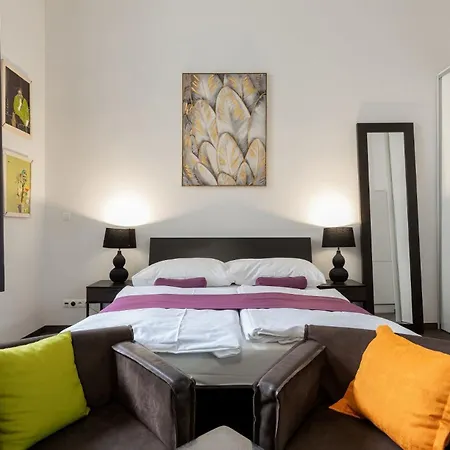 Lejlighedshotel Old Town Square By Emblem 5*