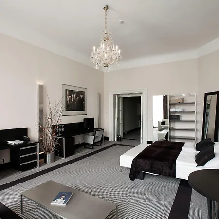 Old Town Square By Emblem Appart hôtel 5*