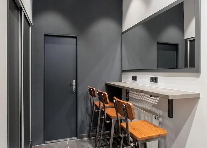 Ξενοδοχείο με διαμερίσματα Old Town Square By Emblem 5*