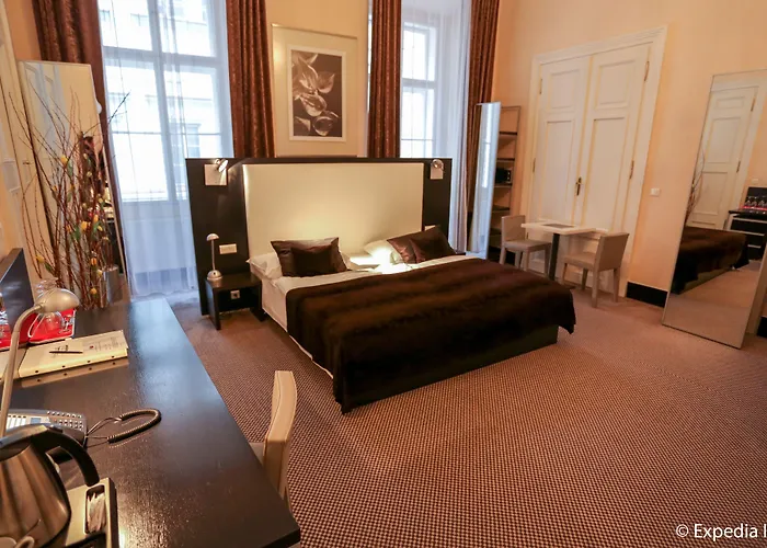 Ξενοδοχείο με διαμερίσματα Old Town Square By Emblem 5*