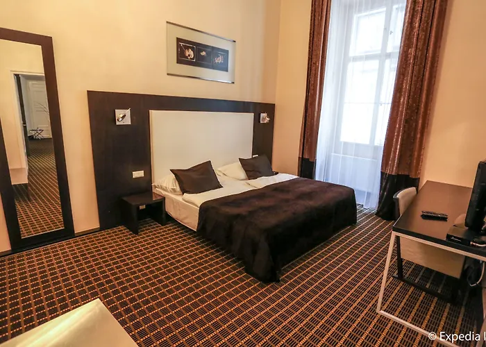 Old Town Square By Emblem Lägenhetshotell 5*