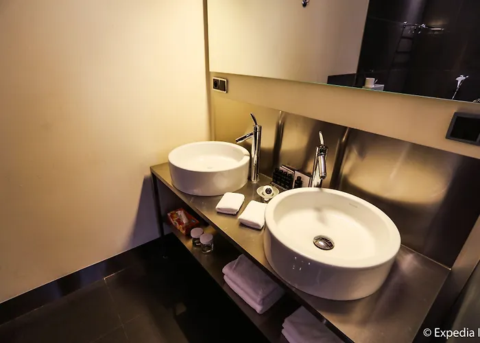 Old Town Square By Emblem Aparthotel 5*