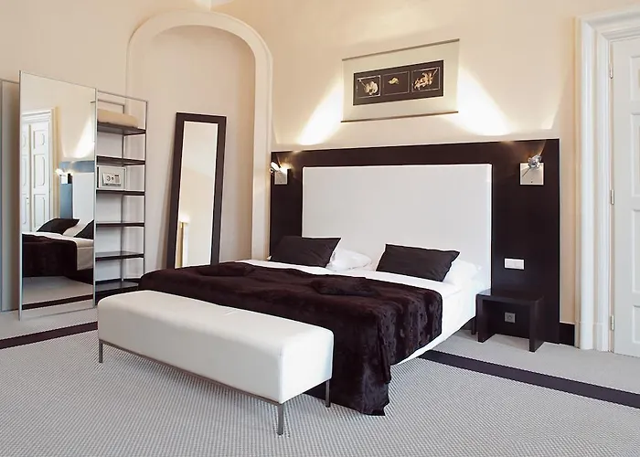 Old Town Square By Emblem 5* Πράγα