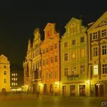 Old Town Square By Emblem 아파트호텔