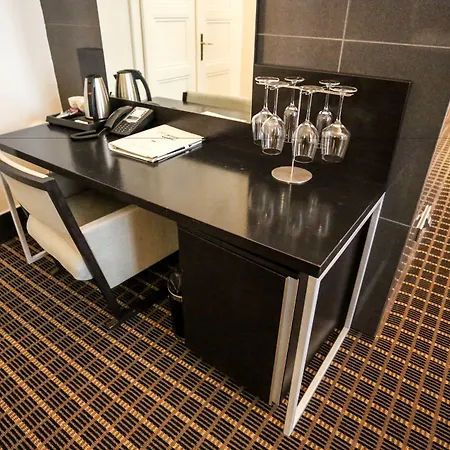 Aparthotel Old Town Square By Emblem Prag