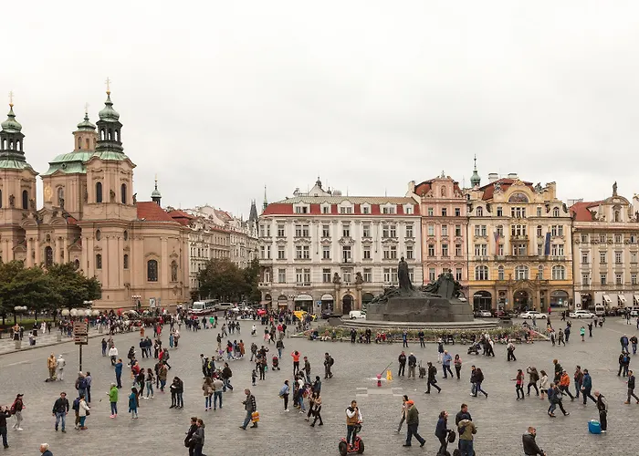 Old Town Square By Emblem Aparthotel