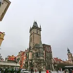 Ξενοδοχείο με διαμερίσματα Old Town Square By Emblem