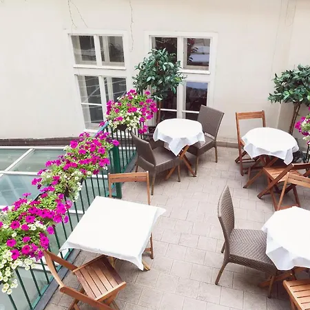 Aparthotel Old Town Square By Emblem Praga